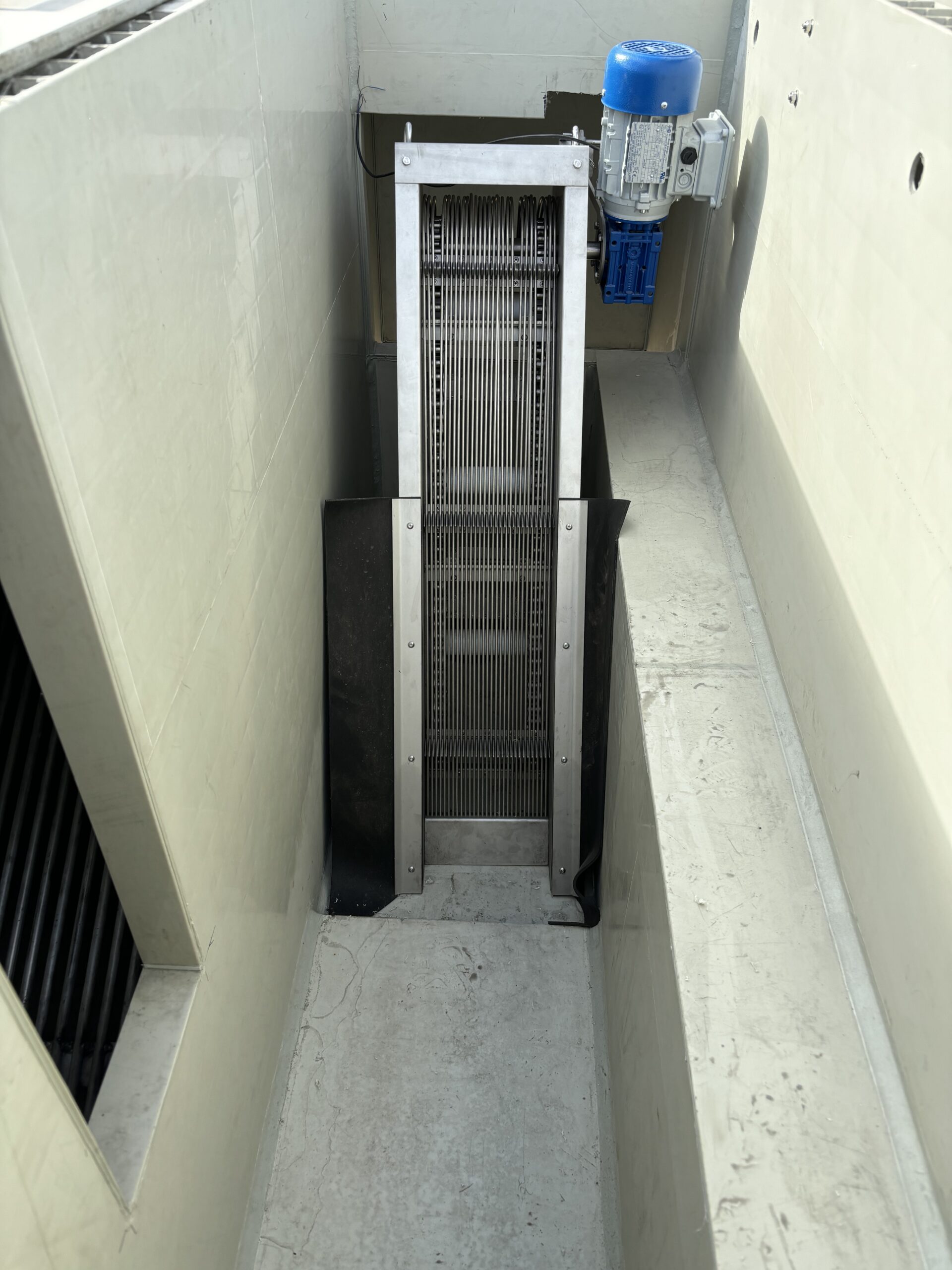 Installed headworks system image